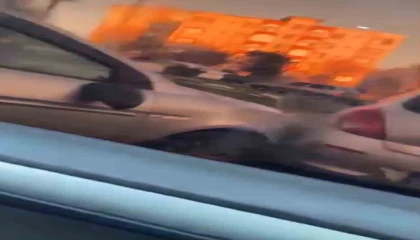 Kaza sonrası çocukların çığlıklarına rağmen kavga ettiler