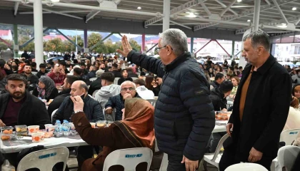 Kemerde iftar sofrası Çamyuvada kuruldu