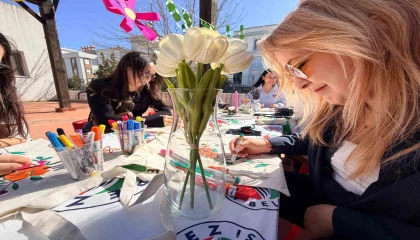 Kepezde anneler çanta boyadı