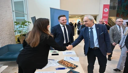 Kepezde iş arayanlarla işverenler aynı çatı altında buluştu