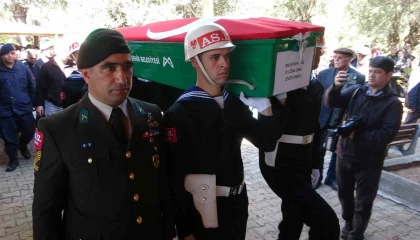 Kıbrısta kazada hayatını kaybeden uzman onbaşı son yolculuğuna uğurlandı