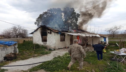 Kırıkhanda müstakil ev alevlere teslim oldu