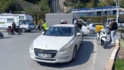 Kırmızı ışıkta geçip kaza yaptı, ehliyetine 1 ay el konuldu