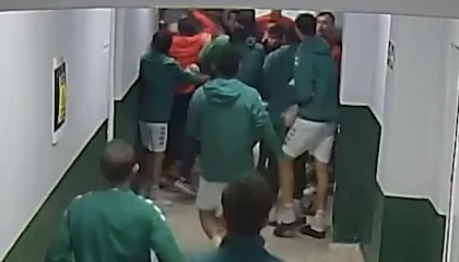 Maç öncesi ortalık karıştı: Futbolcular kramponlarla darbedildi