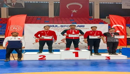 Manavgat Belediyesi Güreş Kulübü sporcuları, Niğdeden derecelerle döndü