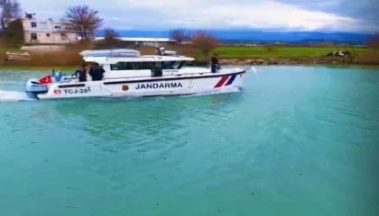 Manavgatta jandarmadan deniz ve ırmakta bayram mesaisi