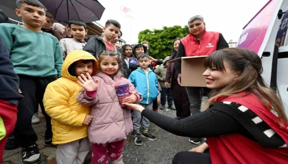 Mersinde 13 ilçede 60 bin çocuğa bayram hediyesi