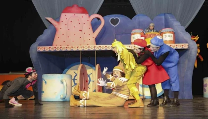 Mersinde ‘Bisküvi Adam oyunu miniklerle buluştu