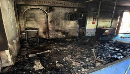 Mersinde camide çıkan yangın hasara yol açtı