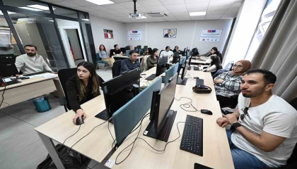 Mersinde gençlere yapay zeka ve veri analizi eğitimi