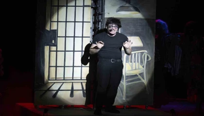 Mersinde tiyatro şöleni ‘Eyvah Nadir ile sona erdi