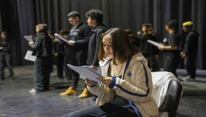 Mersinde tiyatroya ilgi artıyor, kurslar yoğun katılımla sürüyor