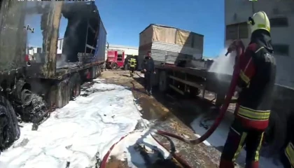 Mersinde yangın, tırlar hurdaya döndü