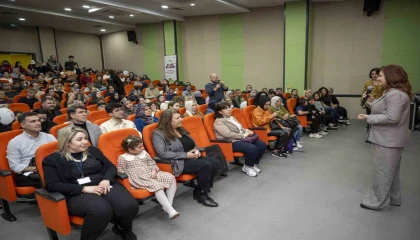 Minik yetenekler sahne aldı, bahar şenliği renkli geçti