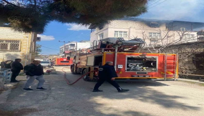 Mutta bir evin çatı katında çıkan yangın korkuttu