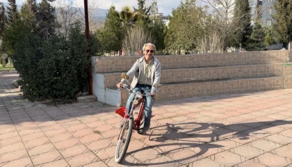 Osmaniyede 47 yıllık berberin 41 yıllık bisiklet sevdası