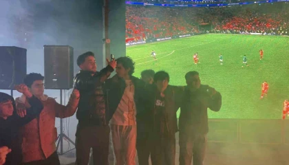 Osmaniyede Galatasarayın galibiyeti havai fişek ve meşalelerle kutlandı