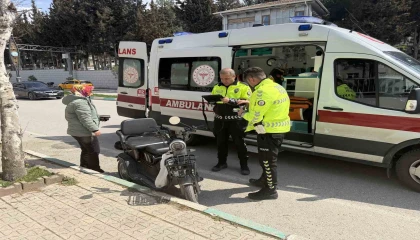 Osmaniyede kontrolden çıkan şarjlı motosiklet kaldırıma çarptı: 1 yaralı