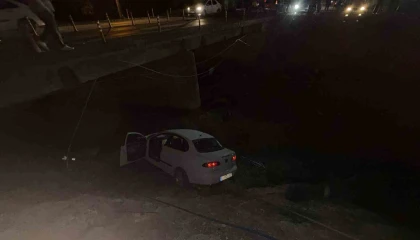 Osmaniyede otomobil köprüden uçtu: 1 yaralı