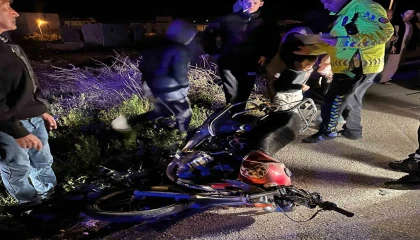 Otomobil ile motosiklet çarpıştı:2 yaralı