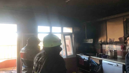 Samandağda evin mutfağından alevler yükseldi