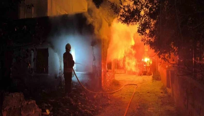 Samandağda metruk ev yangını