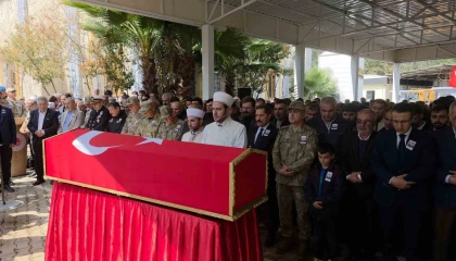 Şehidi, annesi ve kız kardeşleri gözyaşları içerisinde son yolculuğuna uğurladı