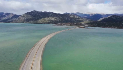 Sel suları altında kalan Antalya-Konya kara yolu yeniden ulaşıma açıldı