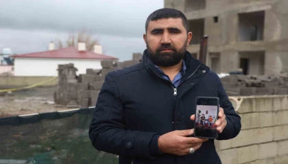 Suyla dolarak 2 kardeşe mezar olan havuz temelinin 8 aydır açık olduğunu söyleyen baba, evlatlarının acısıyla yaşıyor