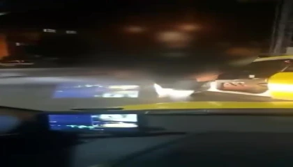 Taksici, meslektaşının önünü kesip tehdit etti