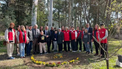 Tarım Lisesi öğrencilerinden özel eğitim okuluna çiçekli destek