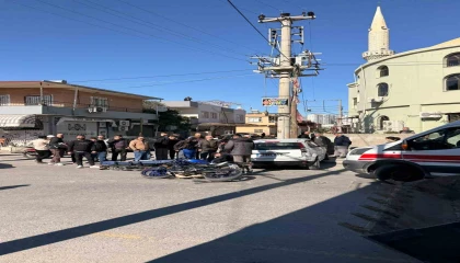 Tarsusta otomobil ile motosiklet çarpıştı: 2 yaralı