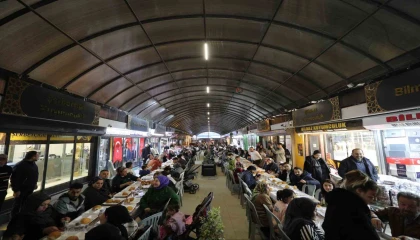 Uzun Çarşıda iftar sofrası kuruldu