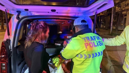 Yasal sınırın üstünde alkollü çıkan aday sürücünün ehliyeti iptal edildi, Beni çekmeyin avukatım diyerek kendini savundu