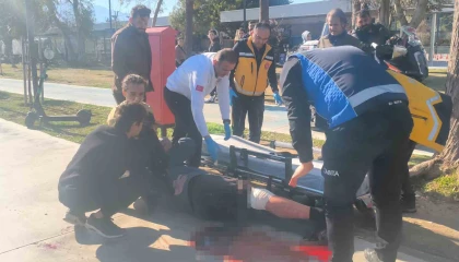 Yaşlı adamı Neden selam almıyorsun diyerek bacağından bıçakladılar