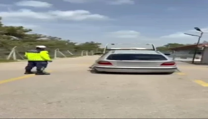 Adanada makas atan sürücü yakalandı