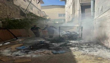 Adanada polis ekiplerinin müdahalesi yangının büyümesini önledi