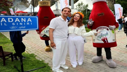 Adananın tescilli lezzeti şalgam, karnavalın gözdesi oldu