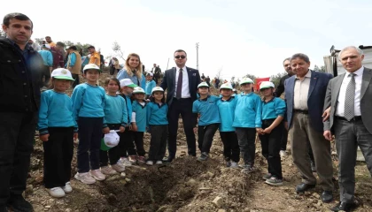 Akdamda 1000 fidan toprakla buluştu