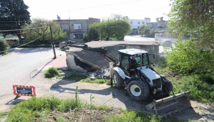 Akdenizde tehlike saçan metruk yapılar yıkılıyor