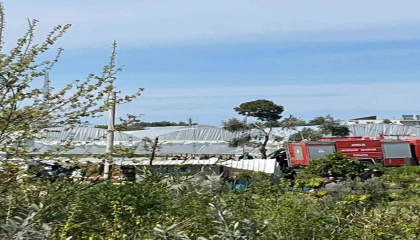 Aksuda traktör dereye devrildi sürücü hayatını kaybetti