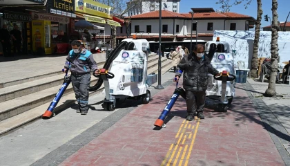 Akülü süpürgeler Isparta sokaklarında
