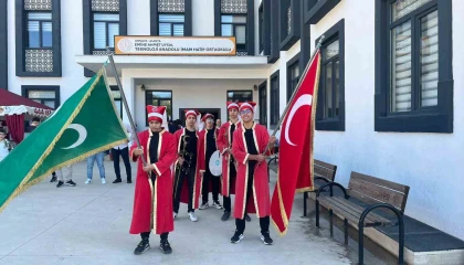 Alanyada 5 ülkeden 97 öğrenci mehter marşlarıyla karşılandı