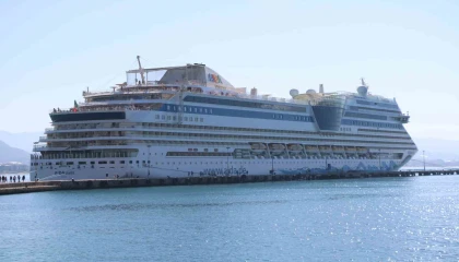 Alanyaya lüks kruvaziyer ile 2 bin turist geldi
