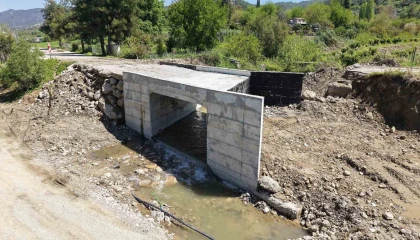 Andırında 5 mahalleye ulaşım sağlayan köprü menfezde sona gelindi