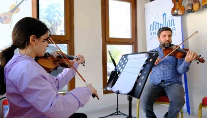 Antakya Belediyesinden ücretsiz keman kursu