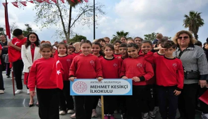 Antalyada 23 Nisan kutlamaları çelenk sunma töreniyle başladı