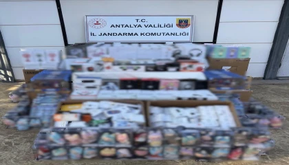 Antalyada 3,5 milyon liralık kaçak elektronik eşya ve oyuncak ele geçirildi