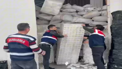 Antalyada kaçak kozmetik üretimi yapılan depoya baskın: 65 milyon liralık sahte ürün ele geçirildi