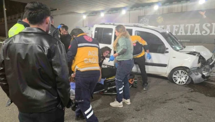 Antalyada kontrolden çıkan otomobil bariyerlere çarptı: 3 yaralı